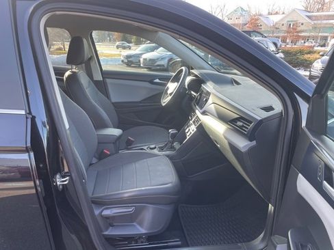 Certified 2022 Volkswagen Taos SE image 11