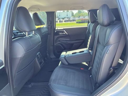 Used 2024 Mitsubishi Outlander SE FWD image 38