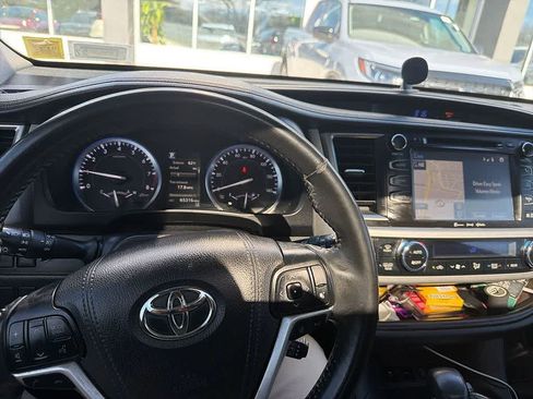 Used 2017 Toyota Highlander XLE image 21