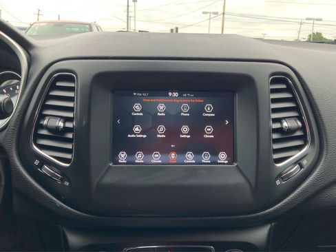 Used 2020 Jeep Compass Latitude w/ Cold Weather Group AWD/4WD image 13