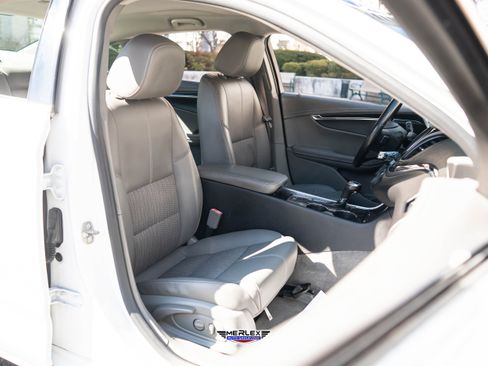 Used 2015 Chevrolet Impala LT w/ Convenience Package image 17