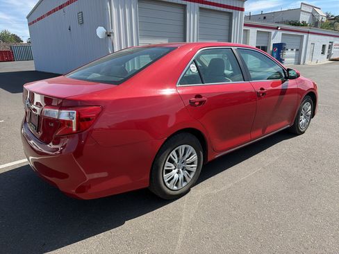 Used 2014 Toyota Camry LE FWD image 7