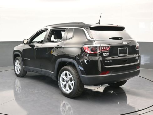 Used 2025 Jeep Compass Latitude image 4