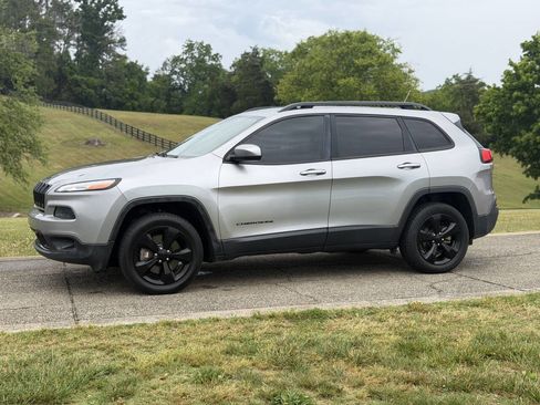 Used 2015 Jeep Cherokee Latitude FWD image 1