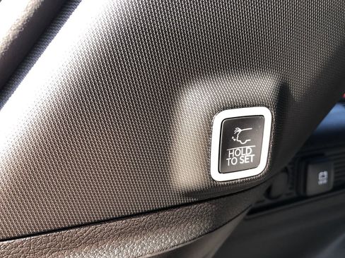 New 2025 Jeep Grand Cherokee Laredo X w/ Luxury Tech Group I image 18