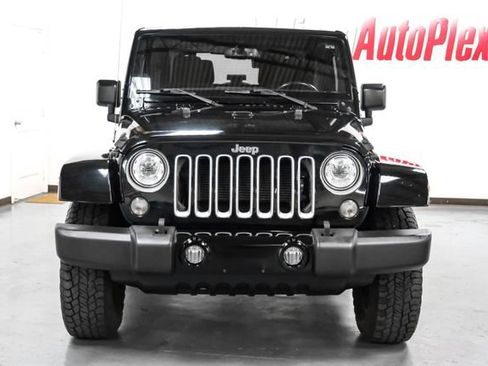 Used 2017 Jeep Wrangler Sahara w/ Connectivity Group AWD/4WD image 5