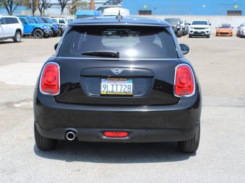 Used 2020 MINI Cooper 2-Door Hardtop FWD image 4