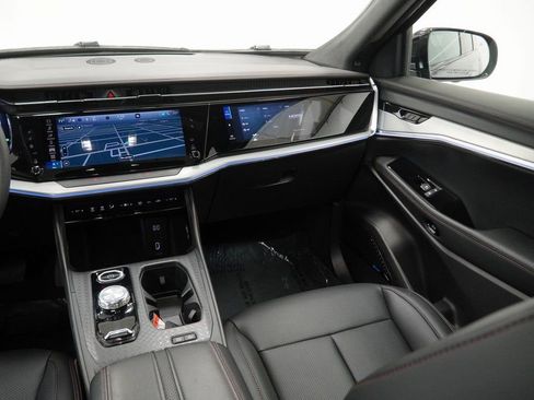 Used 2024 Jeep Wagoneer Launch Edition image 25