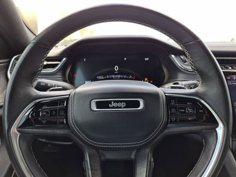 Used 2022 Jeep Grand Cherokee Overland RWD image 24