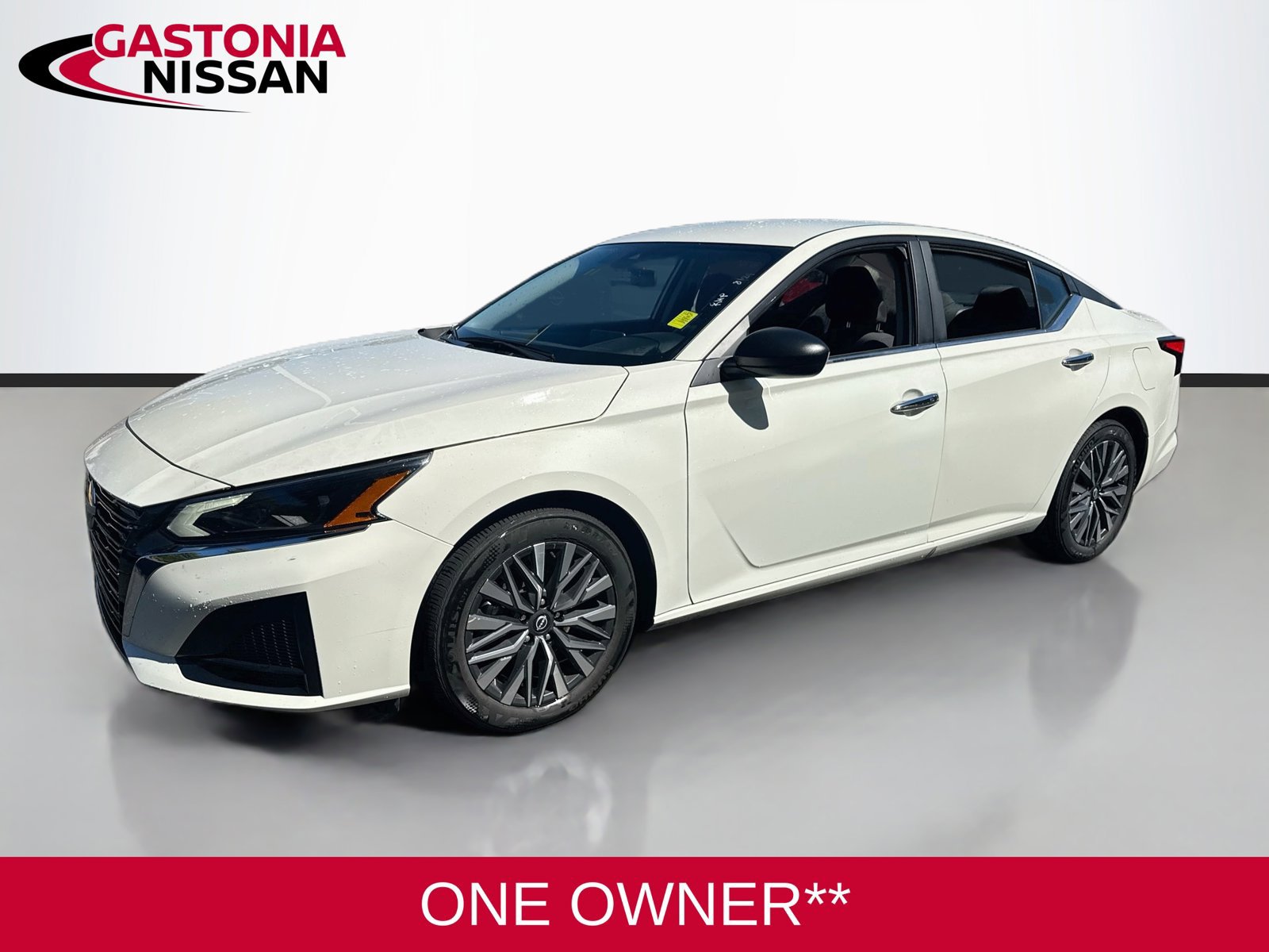 Used 2025 Nissan Altima 2.5 SV FWD image 3