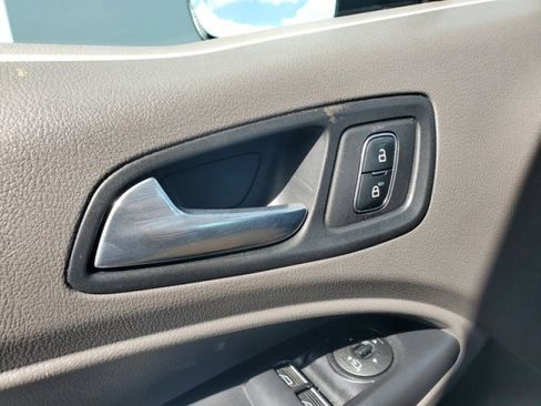 Used 2022 Ford Transit Connect XLT image 16