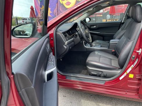 Used 2017 Toyota Camry SE w/ Moonroof Package FWD image 14