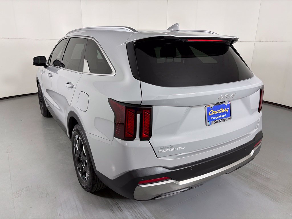Used 2025 Kia Sorento S w/ Panoramic Sunroof Package FWD image 6