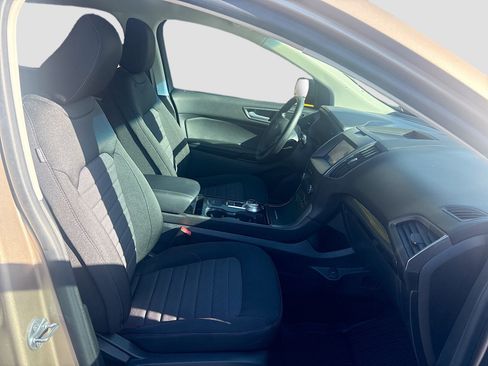 Used 2020 Ford Edge SE image 15