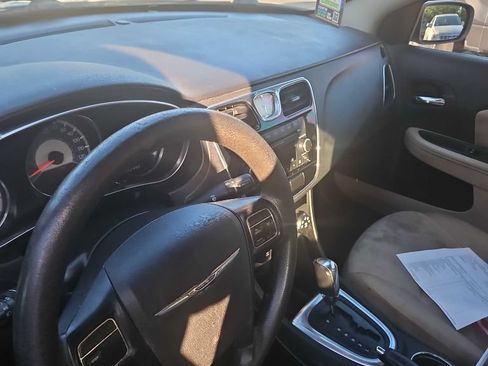 Used 2015 Chrysler 200 Limited w/ Convenience Group FWD image 3