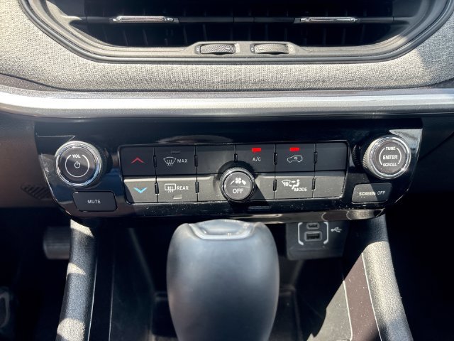Used 2024 Jeep Compass Latitude AWD/4WD image 18