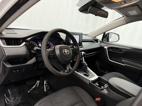 Used 2019 Toyota RAV4 LE image 8