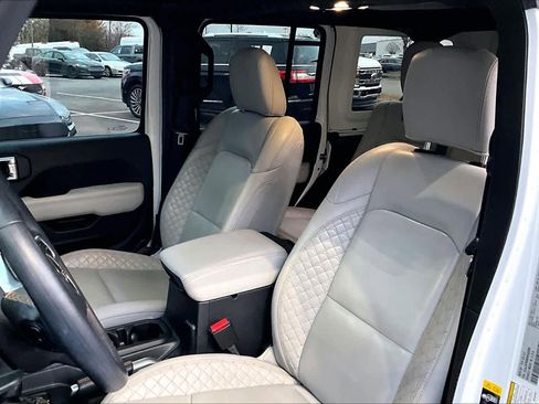 Used 2021 Jeep Wrangler Unlimited Sahara image 7
