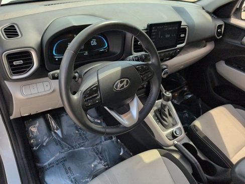 Used 2025 Hyundai Venue SEL FWD image 15