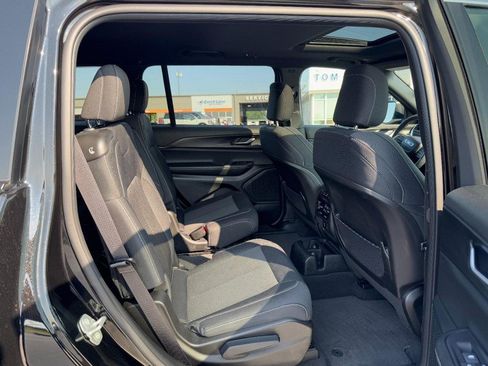 Used 2024 Jeep Grand Cherokee L Laredo w/ Luxury Tech Group I AWD/4WD image 10