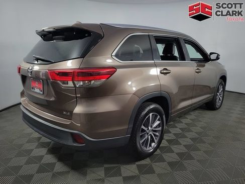 Used 2017 Toyota Highlander XLE FWD image 8