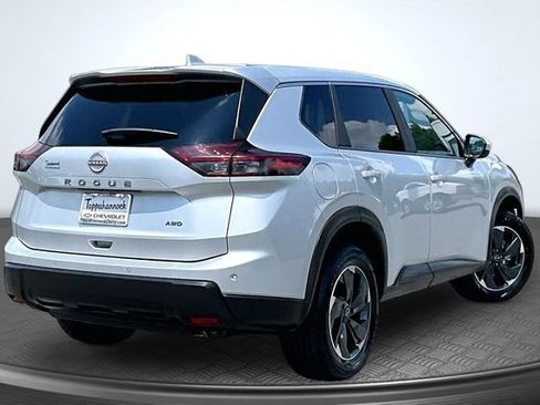 Used 2025 Nissan Rogue SV AWD/4WD image 6