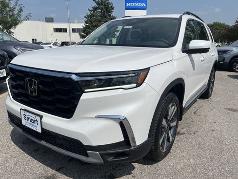 Used 2025 Honda Pilot Elite image 2