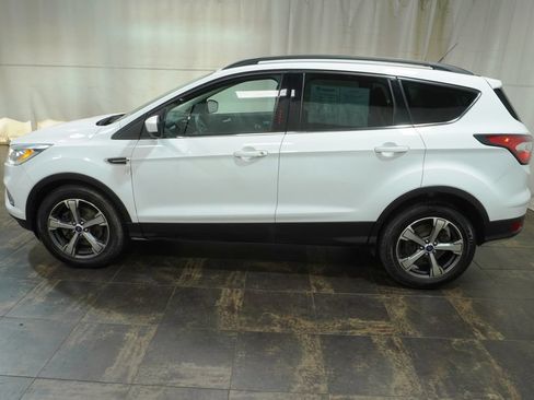 Used 2017 Ford Escape SE w/ Equipment Group 201A AWD/4WD image 8