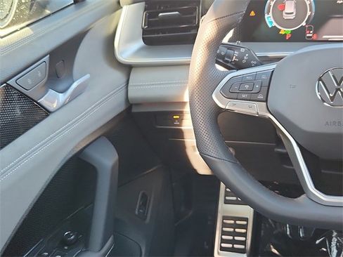 New 2026 Volkswagen Tiguan SE R-Line image 29