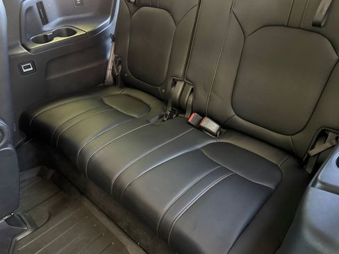 Used 2025 Honda Pilot TrailSport image 25