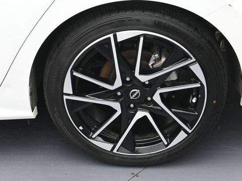 Used 2025 Nissan Sentra SR FWD image 8