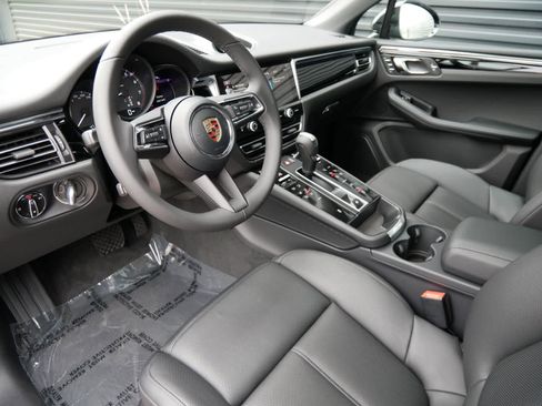 Certified 2026 Porsche Macan image 4