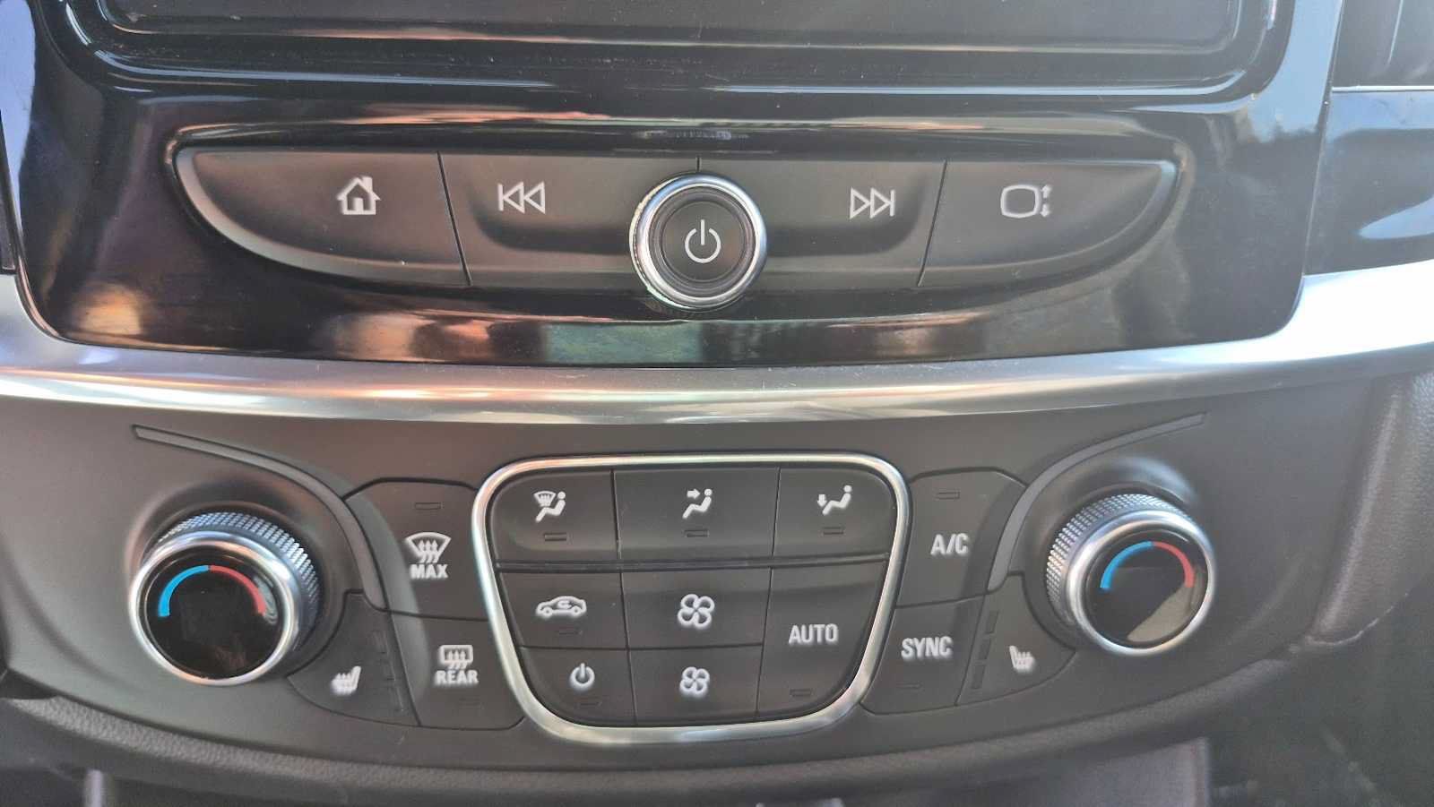 Used 2023 Chevrolet Traverse LT AWD/4WD image 21