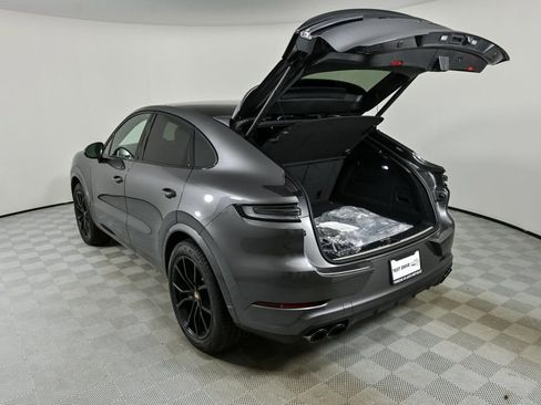 Certified 2025 Porsche Cayenne Coupe image 33