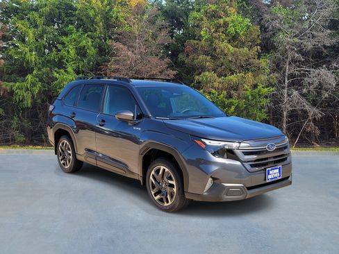 Used 2025 Subaru Forester Premium image 15