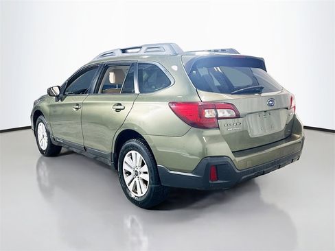 Used 2019 Subaru Outback 2.5i image 6