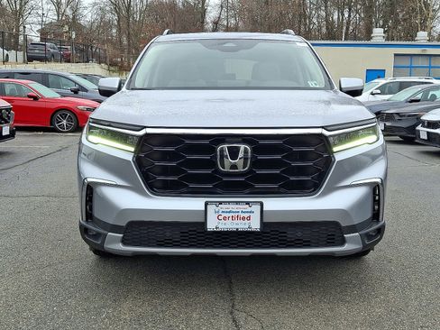 Certified 2025 Honda Pilot Touring image 2