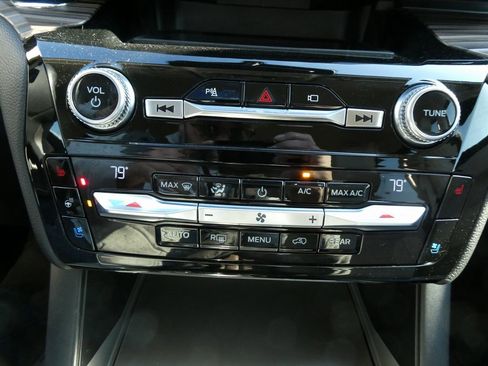 Used 2021 Ford Explorer Limited image 27