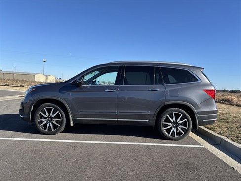 Used 2022 Honda Pilot Touring image 2