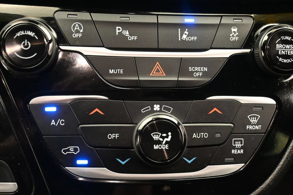 Used 2025 Chrysler Pacifica Select FWD image 21