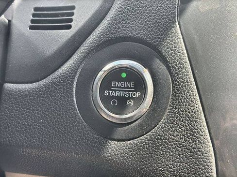 Used 2018 Ford Explorer XLT w/ Equipment Group 201A FWD image 16