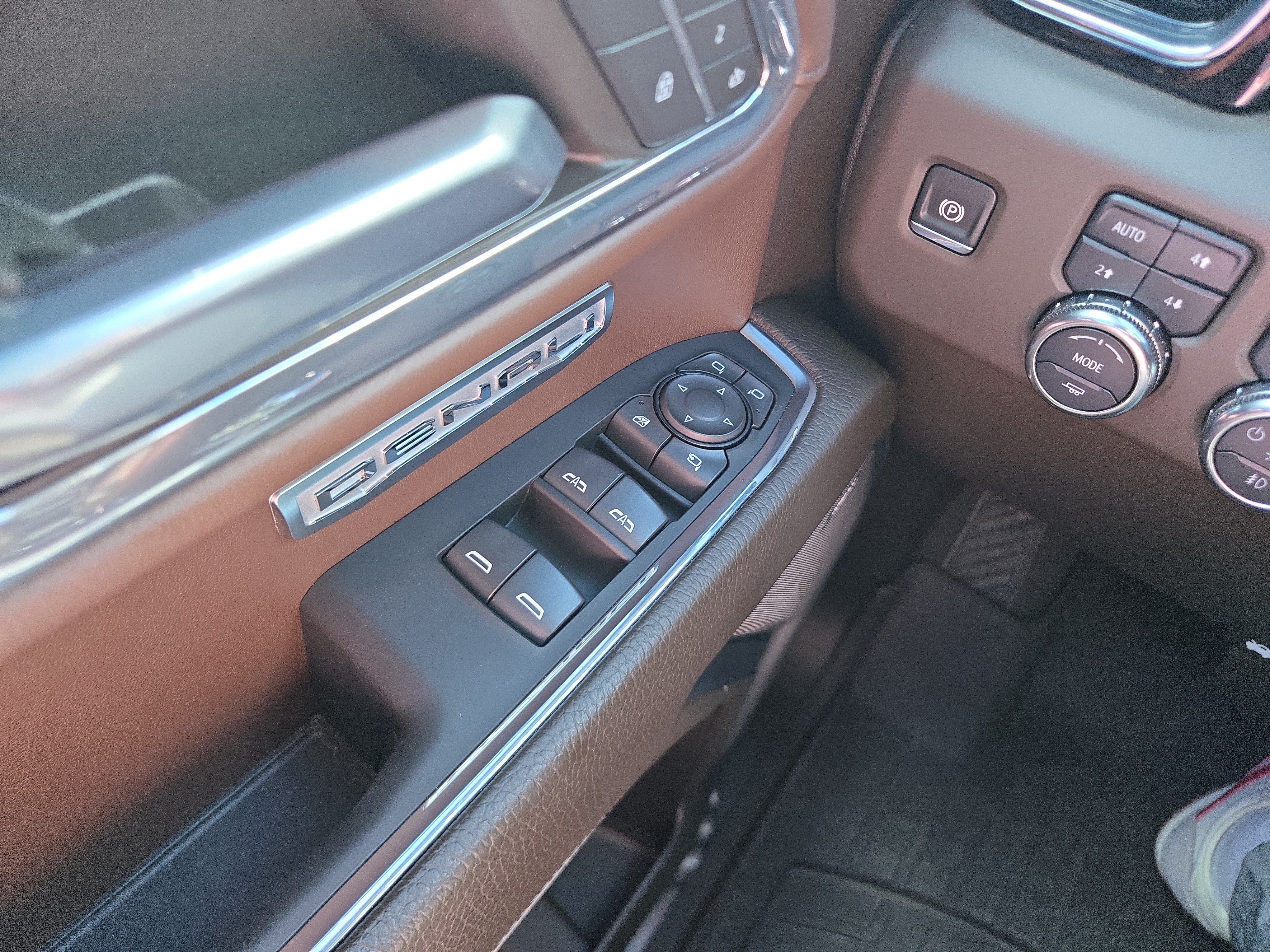 Used 2024 GMC Sierra 1500 Denali w/ Denali Reserve Package AWD/4WD image 10