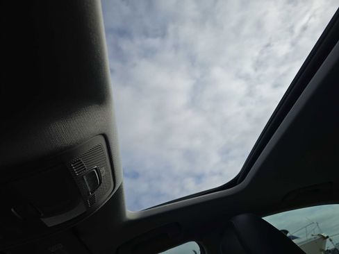 Used 2016 Audi A4 2.0T Premium image 19