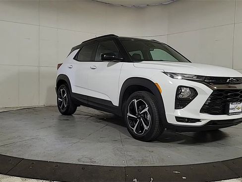 Used 2023 Chevrolet TrailBlazer RS image 2