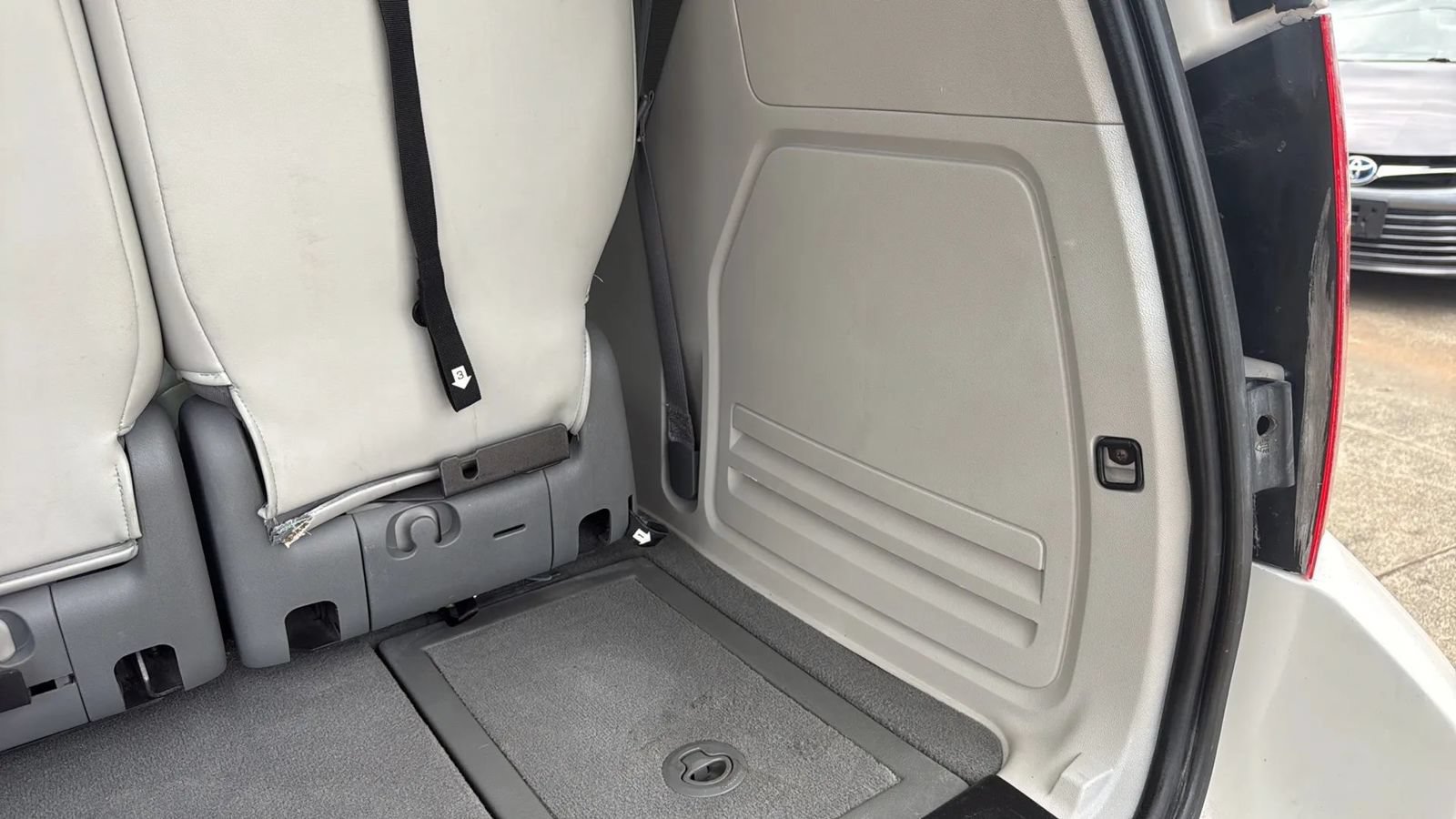 Used 2010 Dodge Grand Caravan SE w/ Climate Group FWD image 17