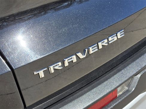 Used 2025 Chevrolet Traverse LT image 16