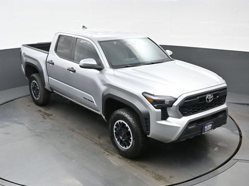 Used 2024 Toyota Tacoma TRD Off-Road AWD/4WD image 38