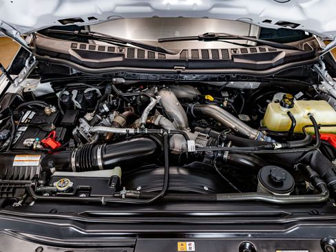 Used 2022 Ford F350 Platinum w/ FX4 Off-Road Package image 34