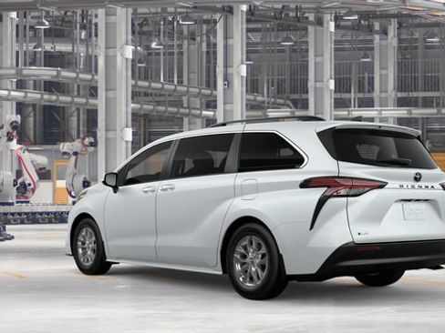 New 2026 Toyota Sienna XLE FWD image 8