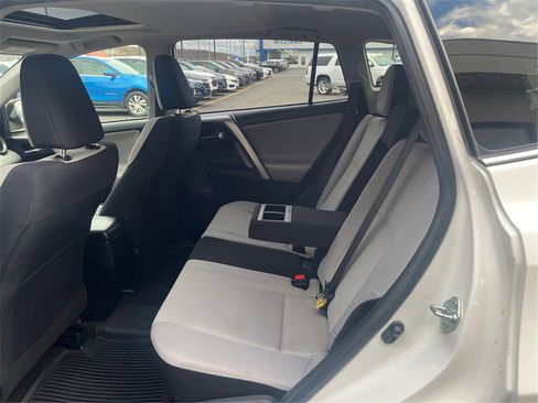 Used 2016 Toyota RAV4 XLE image 10
